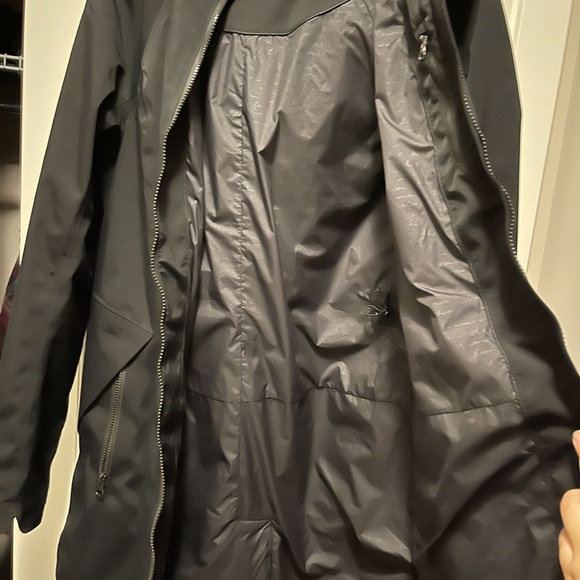 Lululemon Rain Jacket - Picture 4 of 8